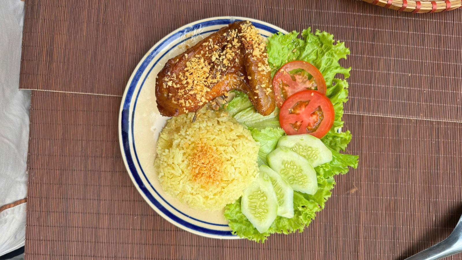 Cơm gà rôti cánh
