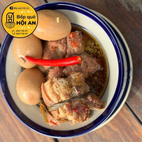 Thịt kho trứng nước dừa